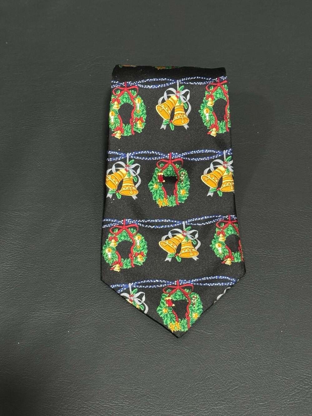American Traditions Christmas Wreath & Bells Silk Necktie Black